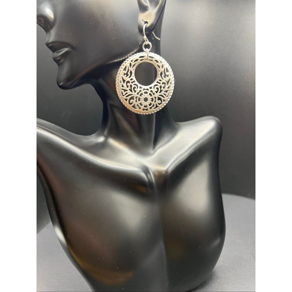 Daisy Fuentes Luxe Silver Tone Filigree Floral Hoop Dangle Earrings
